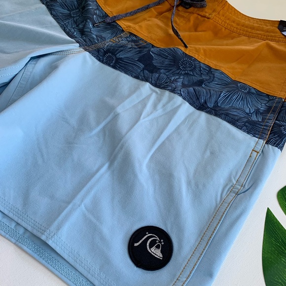 💦Microcode Beach Shorts💦 - Picture 2 of 5